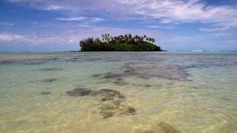 The Cook Islands may not have internet via cables, but people can use satellites. (Getty)