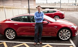 Samuel Gibbs test-drives a Tesla Model-S. Photograph: Antonio Zazueta Olmos