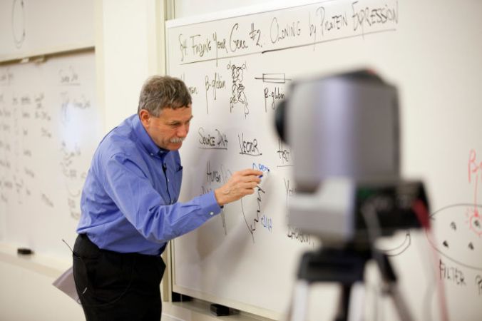 Online education is a technology with potentially revolutionary implications—but without a precise plan for realizing that potential. CREDIT PHOTOGRAPH BY MELANIE STETSON FREEMAN / THE CHRISTIAN SCIENCE MONITOR VIA GETTY