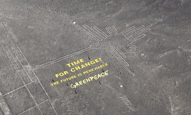 Greenpeace’s ‘time for change’ message next to the hummingbird geoglyph in Nazca. Photograph: Thomas Reinecke/TV News