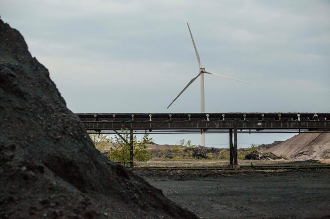 Wind turbines rise along the shores of Lake Erie on land that used to be home to Bethlehem Steel. PHOTO: Brendan Bannon for The New York Times