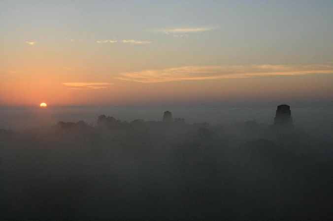 sunrise-in-tikal