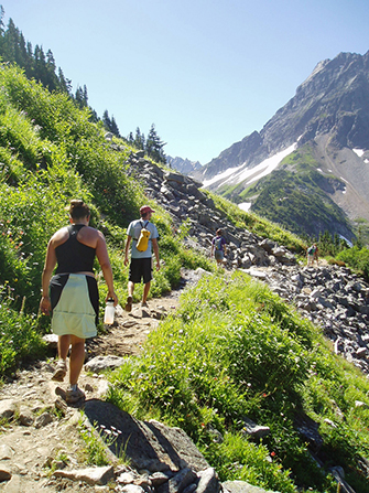 Sahale-Arm-Trail-Hikers_1.jpg