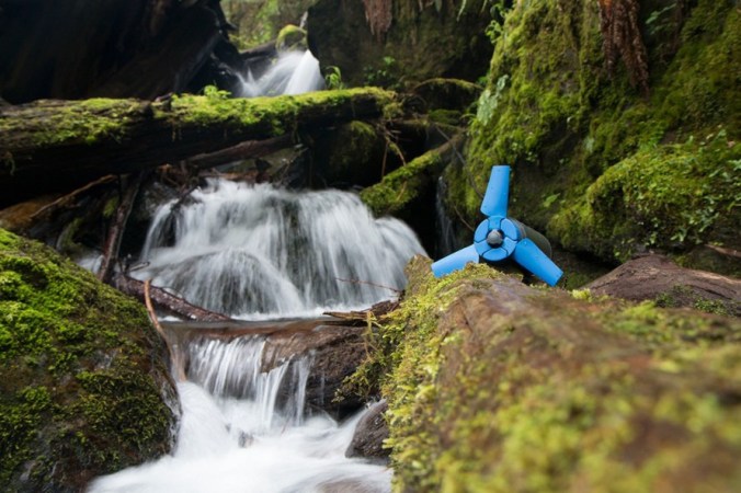 estream-portable-hydro-power-plant-blades-889x593