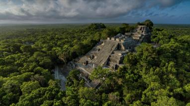 01-calakmul-maya-pyramid.adapt.1900.1.jpg